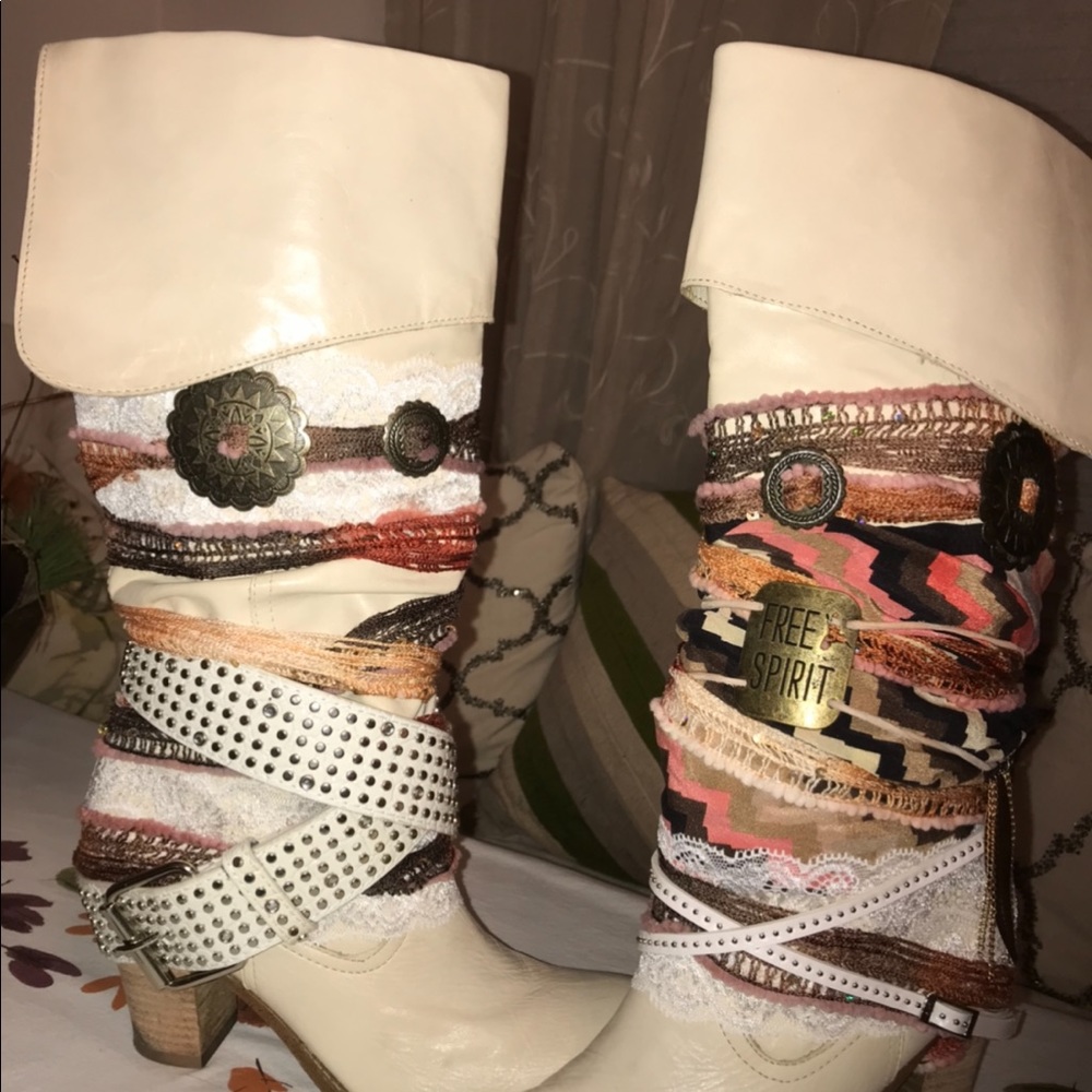 Vintage Boho Cream Boots - Picture 2 of 8